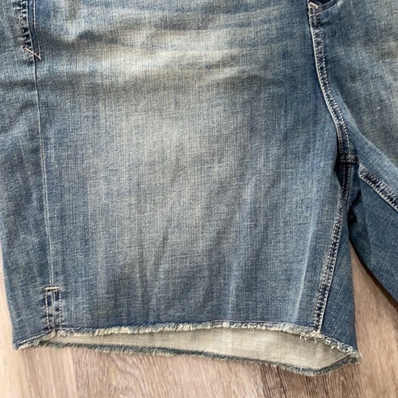 NYDJ Curves 360 shorts - Picture 3 of 6